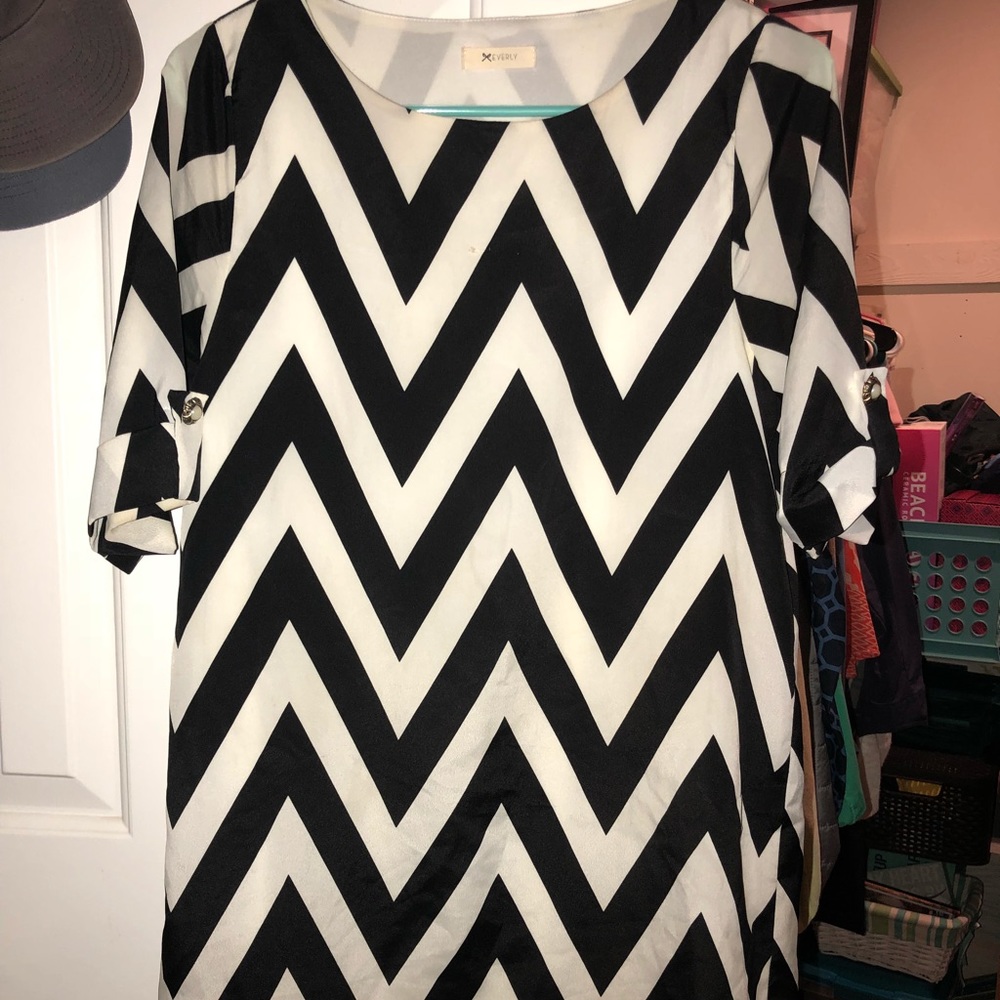 Everly Black and White Chevron Dress Size S
